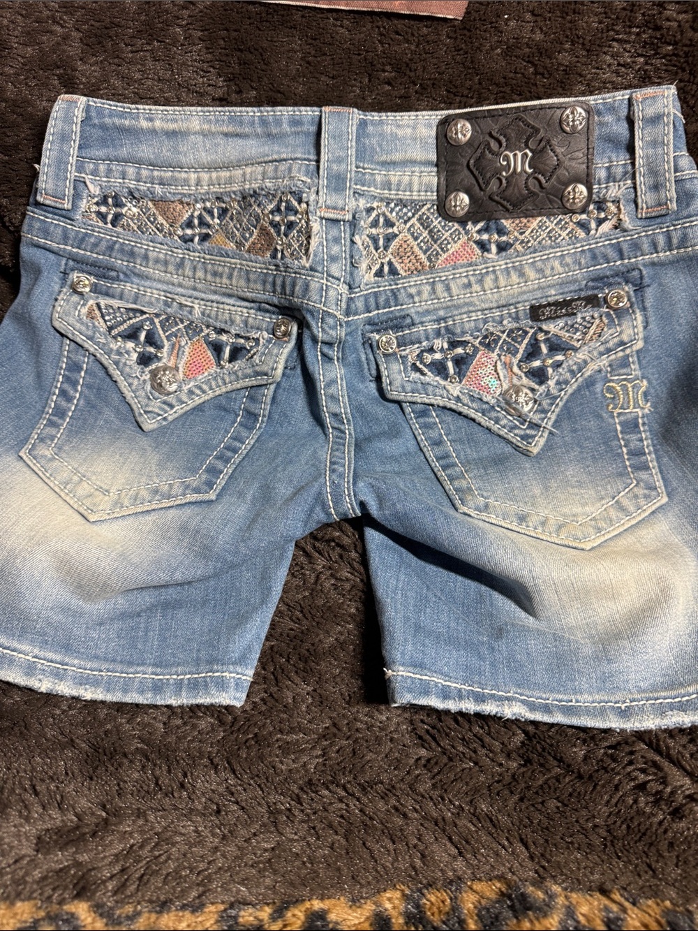 Miss Me Embellished Light Blue Denim Size US 26 Mid Shorts EUC - Picture 11 of 12